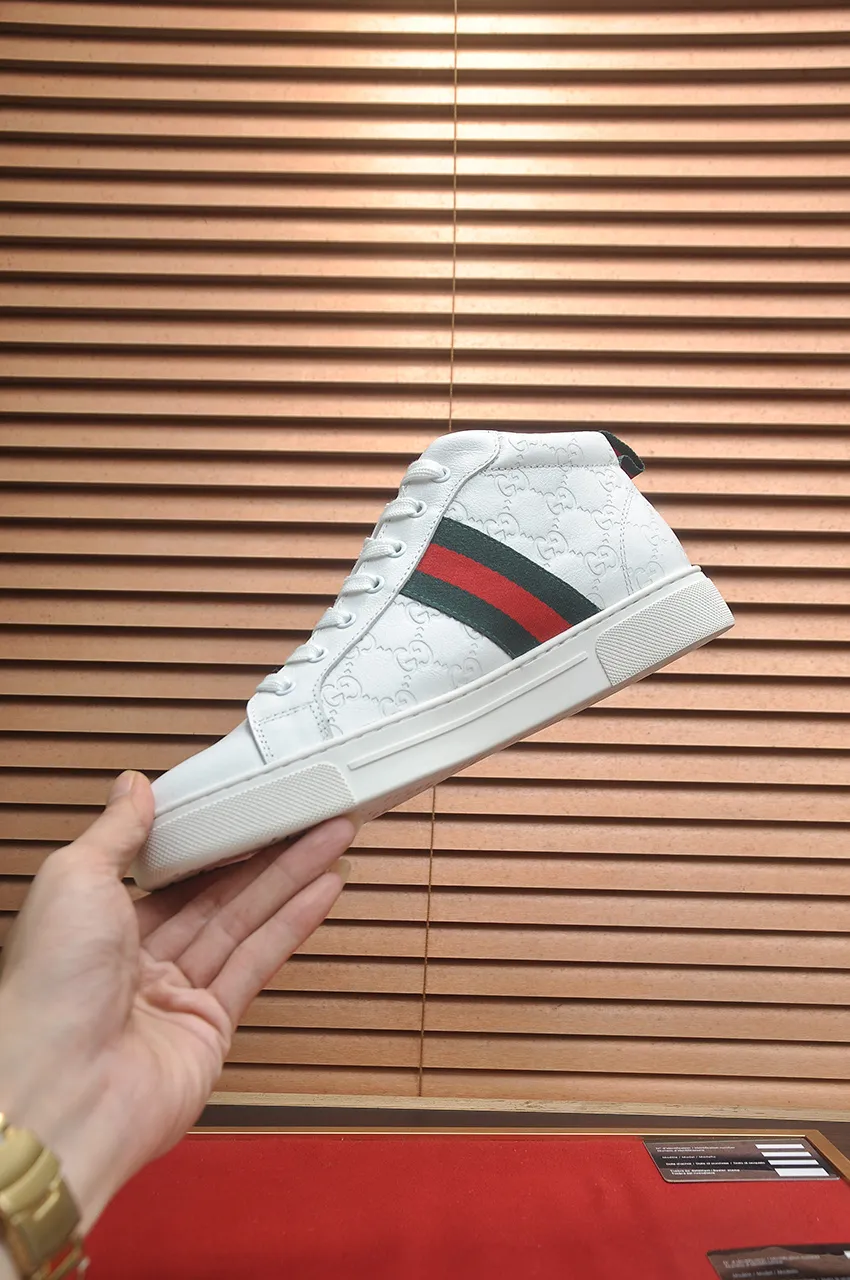 Men's shoes 💰480💶【GUCCI】1:1 men's sports shoes from the official website are now on the market. They are made of original silk cowhide + first-layer sheepskin lining, plus the original 1:1 comfortable outsole from the official website. Fashionable and versatile, super comfortable and breathable! Available in 2 colors: black, standard shoe size 38/45 (custom-made size 45 is non-refundable)
